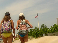 Couple o teens 18+ Leavin’ the Beach (Graz 15)